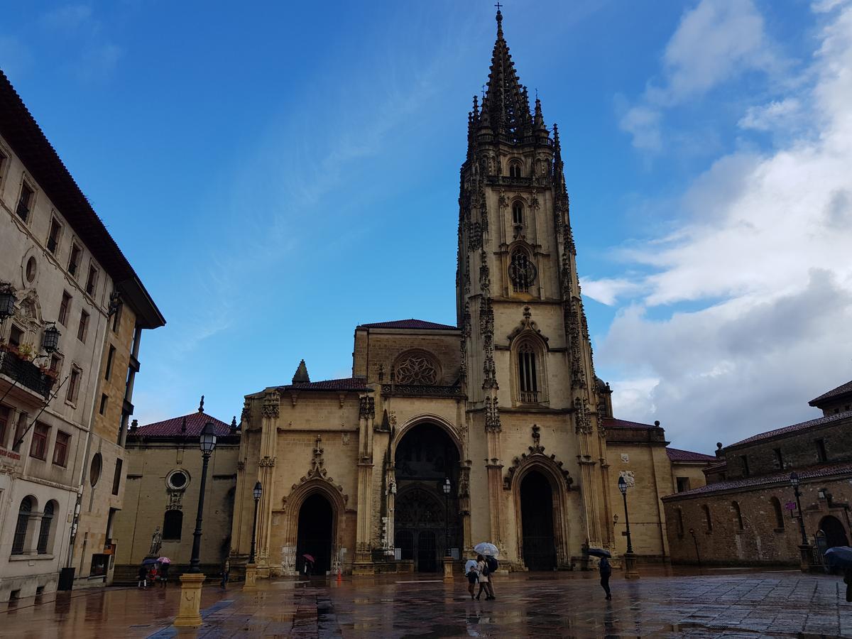 Hostal Foncalada Oviedo Luaran gambar