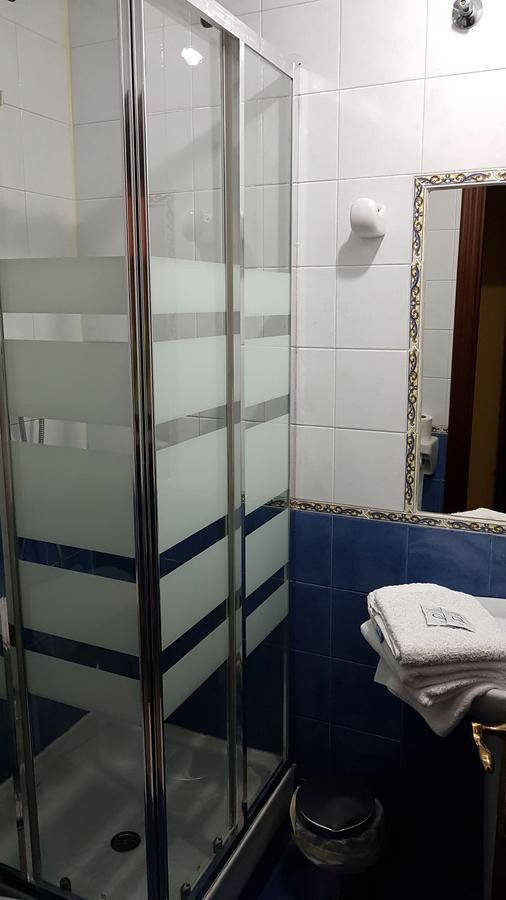 Hostal Foncalada Oviedo Luaran gambar
